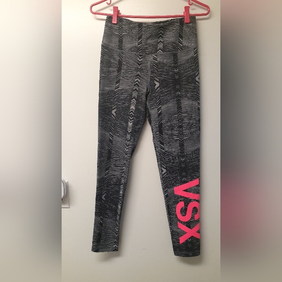 Black & grey patterned Victoria's Secret leggings - size small short - Picture 1 of 7